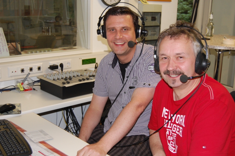 Foto: Ein Foto aus dem letzten Jahr… da war Andreas gemeinsam mit Sebastian zu Besuch im Studio der Radio Runde Hamm.