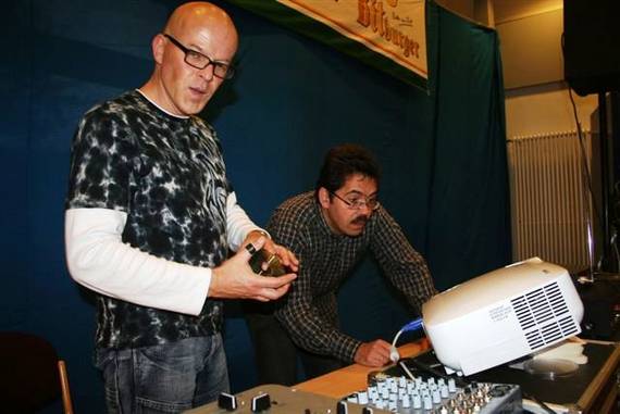 Foto: Joe Fischer (l.) und Ralf Grote beim Soundcheck der Oldie-Party am 18. Oktober