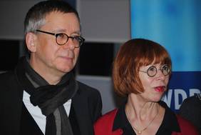 Foto: (v.l.) Prof. Gebhard Henke (WDR-Leiter Fernsehfilm, Kino und Serie) und Produzentin Sonja Goslicki